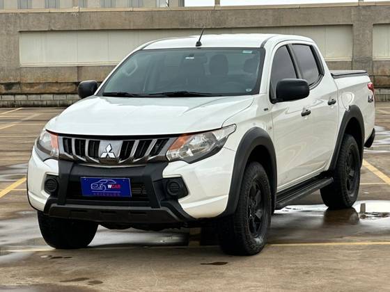MITSUBISHI L200 TRITON 2.4 16V TURBO DIESEL OUTDOOR GLS CD 4X4 AUTOMÁTICO